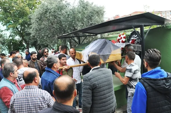 1665560103973.jpg Müzikle küçük yaşta tanışmıştı! Baba ocağında kalbine yenik düştü - 4