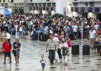 Antalya 11 milyon turiste yaklaştı