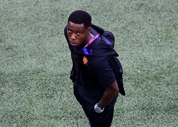 hollandali-futbolcu-quincy-promese-sok-adam-oldurmeye-tesebbusten-yargilanacak-1637248557964.jpeg Hollandalı yıldız Promes'e büyük şok! Adam öldürmeye teşebbüsten hakim karşısına çıkacak - 1