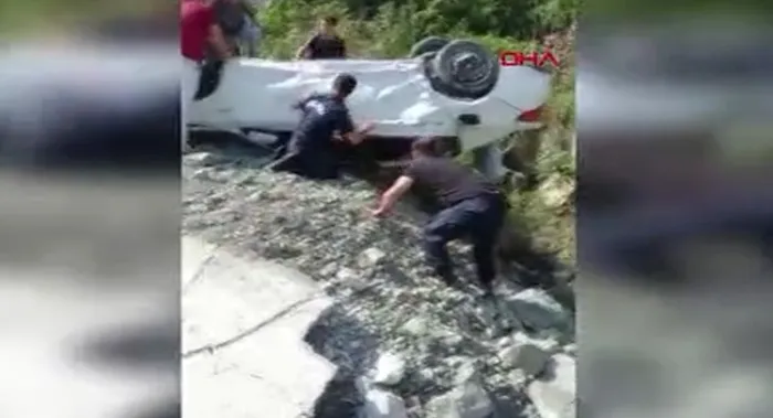 Hatay’da ilginç kaza: Ters dönen otomobilden böyle kurtuldu! İlk isteği bakın ne oldu - 3