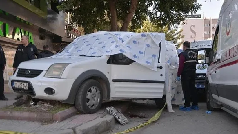 Adana’da vahşet! Genç kadın eski sevgilisini araba kullanırken öldürdü