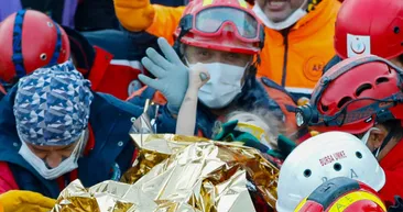 Elif Perinçek 65 saat sonra enkazdan çıkarıldı! Ünlü isimler sevincini sosyal medyadan paylaştı