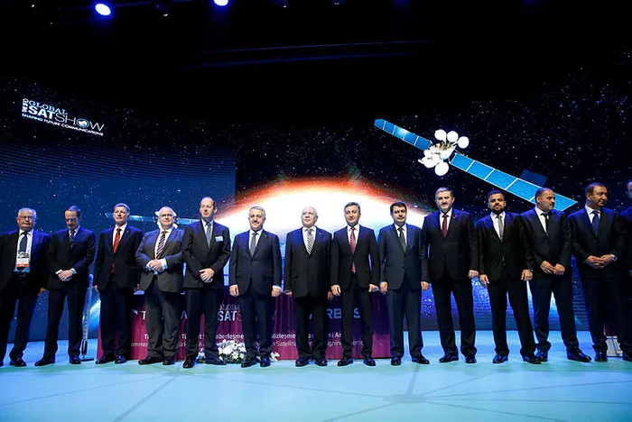 Türksat 5a ve 5b sözleşmesi imzalandı