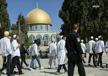 Fanatik Yahudilerden Mescid-i Aksa'ya baskın