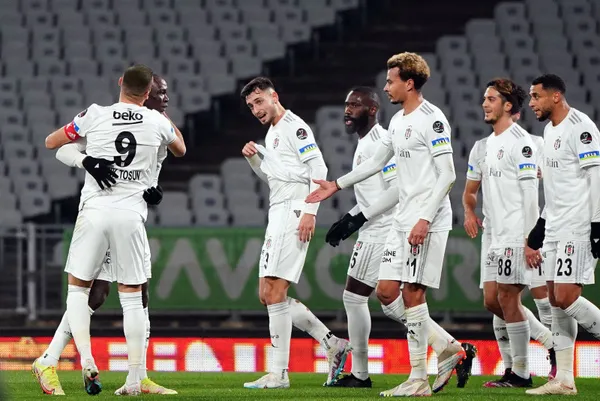 fatih-karagumruk-besiktas-canli-anlatim-fatih-karagumruk-besiktas-maci-saat-kacta-1675190739728.jpg Beşiktaş avantajı koruyamadı: İstanbul'da puanlar paylaşıldı - 1