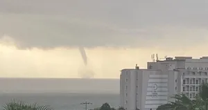 Sağanak yağışın ardından hortum paniği