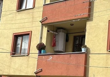Cani koca eşini ensesinden vurdu! Ambulansın peşinden giderken yakalandı