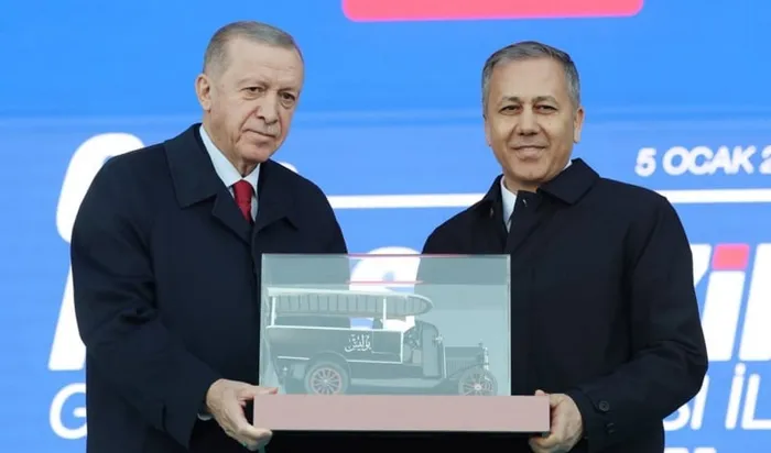baskan-erdogan-icisleri-bakani-yerlikayayi-kulliyeye-cagirdi-kumpaslara-yonelik-ust-uste-kritik-zirveler-1715767900088.jpg Başkan Erdoğan İçişleri Bakanı Yerlikaya'yı Külliye'ye çağırdı! Kumpaslara yönelik üst üste kritik zirveler... - 5