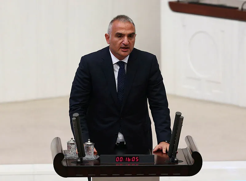 Yeni bakanlar Meclis'te yemin etti