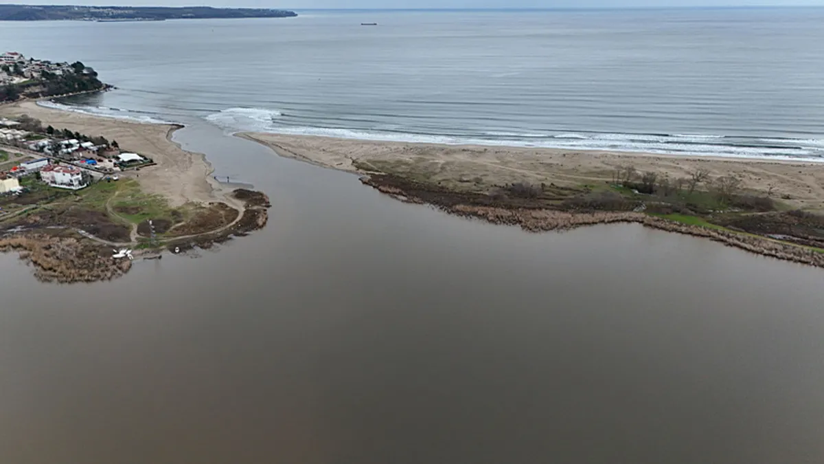 Kırklareli'nde Mert Gölü yeniden denizle birleşti