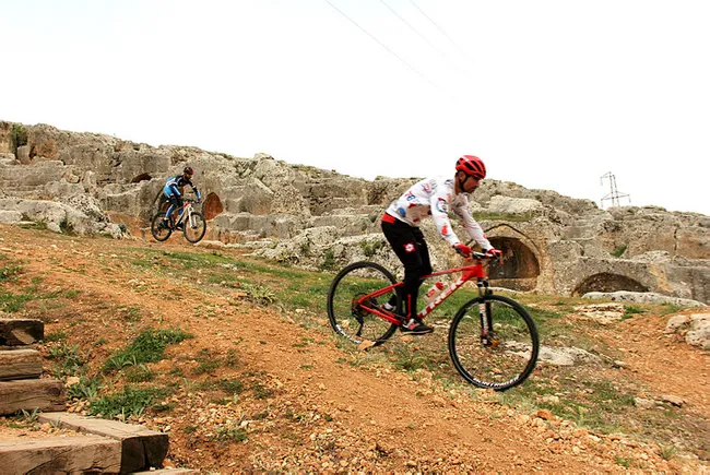 perre-antik-kentinde-tarih-ve-spor-bulustu-1650284017739.jpg Perre Antik Kenti'nde tarih ve spor buluştu - 1