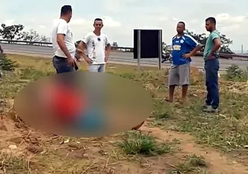 Kadının karnını keserek bebeğini çaldılar