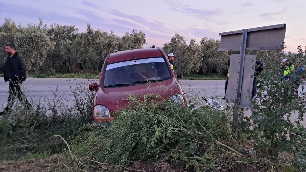 Bursa’da korkutan kaza! Motosiklet yola savruldu: 2 yaralı