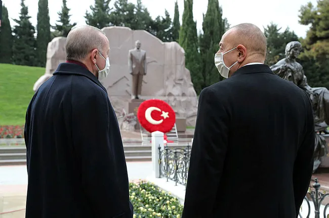 Başkan Erdoğan ve İlham Aliyev şükür namazı kıldı