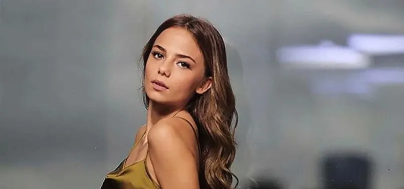 Bahar Şahin ihaneti çabuk atlattı! Yeni sevgilisiyle Paris'te