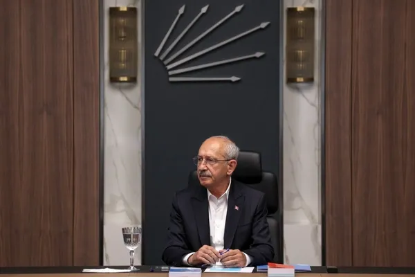 son-dakika-kemal-kilicdaroglu-tum-danismanlarinin-gorevine-son-verdi-1686844572869.jpg Son dakika: Kemal Kılıçdaroğlu tüm danışmanlarının görevine son verdi - 7