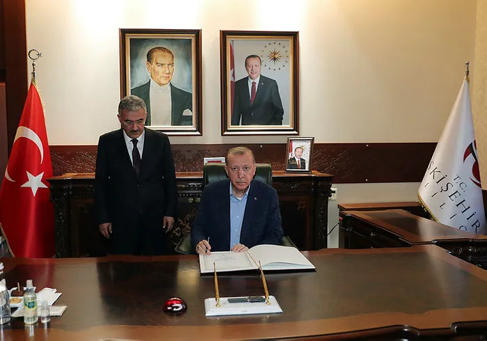 Başkan Erdoğan Eskişehir Valiliğini ziyaret etti