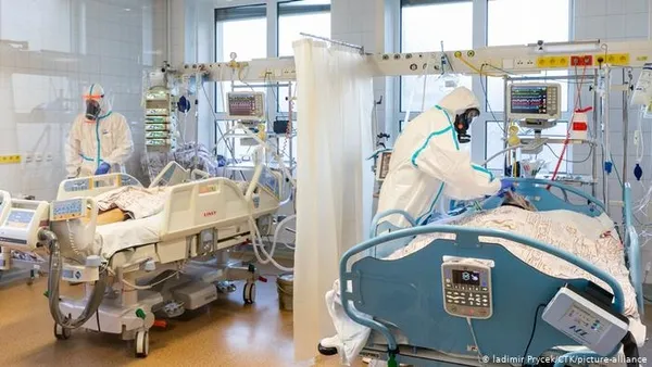 Sağlık Bakanı Fahrettin Koca illere göre 100 bin kişide görülen haftalık vaka sayılarını içeren haritayı son dakika olarak paylaştı