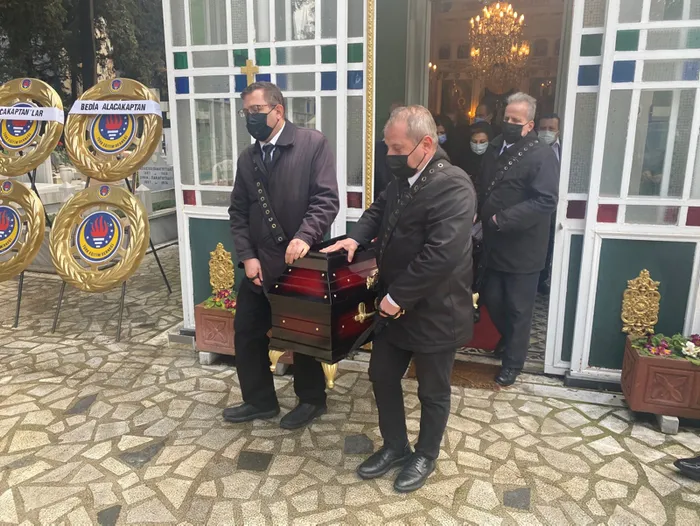Usta oyuncu Ayla Karaca son yolculuğuna uğurlandı - 1