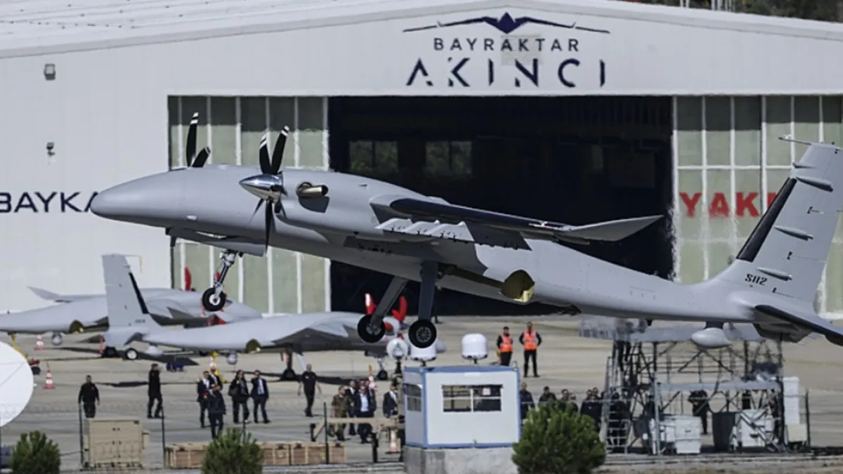 Baykar'a İtalya'dan üst düzey ziyaret! KIZILELMA’nın uçuşunu izlediler