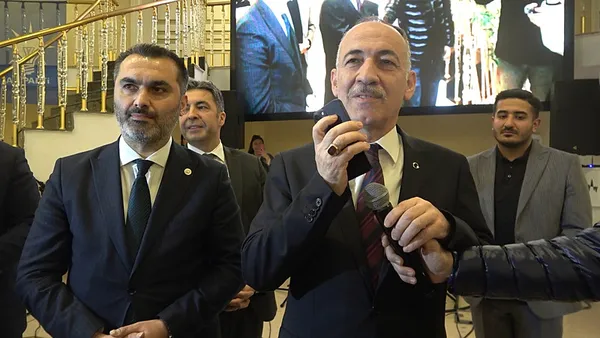 baskan-erdogan-kirikkalede-duzenlenen-programda-vatandaslara-telefonla-seslendi-31-martta-sandiklari-patlatali-1711571843650.jpg Başkan Erdoğan Kırıkkale'de düzenlenen programda vatandaşlara telefonla seslendi: 31 Mart'ta sandıkları patlatalım... - 1