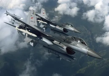 Türk savaş jetleri terör örgütü PYD'yi bombalıyor