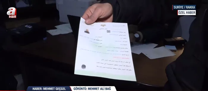 suriyede-ypgnin-cokusu-rakkada-af-merkezlerinde-uzun-kuyruklar-1769605384550.png (foto:ahaber.com.tr)