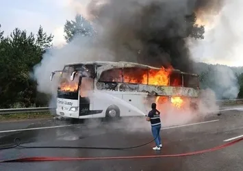 TEM'de yolcu otobüsü alev alev yandı