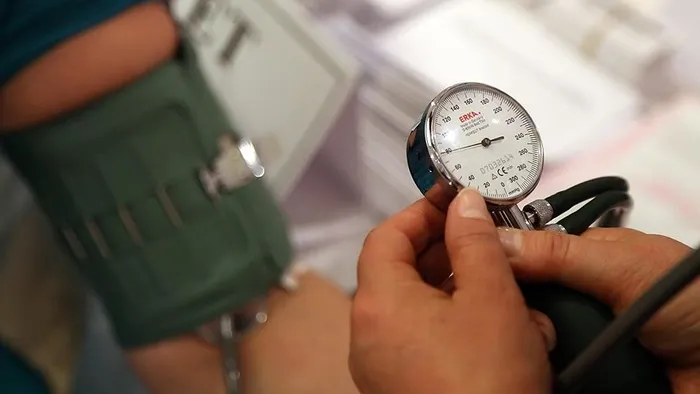 Tansiyon hastaları denizde uzun süre kalmamalı