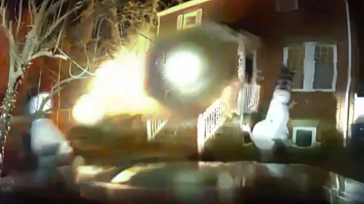 Evini kendisi de içindeyken böyle patlattı! Korkunç anlar saniye saniye kamerada