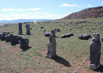 Moğolistan’da arkeolojik kazılarda eski Türklerin taş heykelleri bulundu