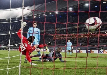 Fenerbahçe, Feyenoord'u devirdi