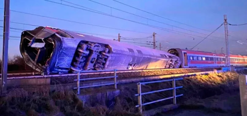 İtalya'da yüksek hızlı tren raydan çıktı
