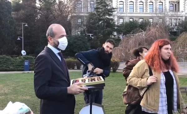 sozcunun-yalan-haberi-yine-elinde-patladi-bogazici-rektoru-melih-buluya-itibar-suikasti-1613285553331.jpg Sözcü'nün yalan haberi yine elinde patladı! Boğaziçi Rektörü Melih Bulu'ya itibar suikastı - 2