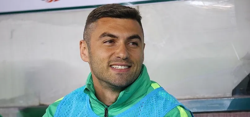 Burak Yılmaz, Trabzonspor'a resmi imzayı attı