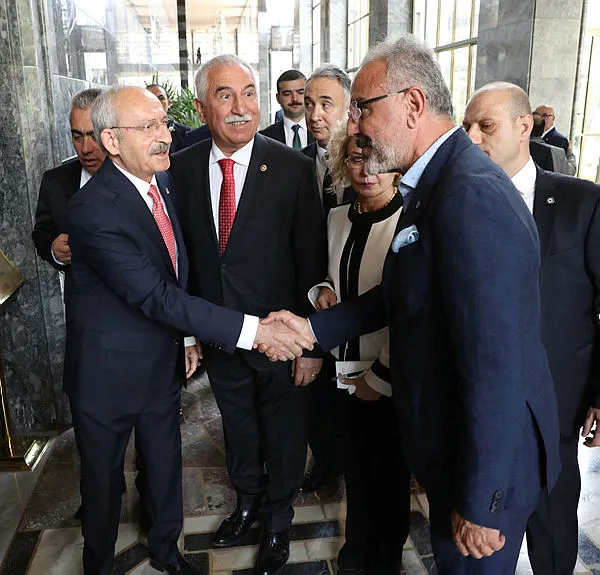 HDP'li Sırrı Sakık Kılıçdaroğlu ile yapılan kirli pazarlığı meydanlarda haykırdı! Teröristbaşı Öcalan ve Demirtaş'a özgürlük sözü: Zindanların kapısını açacağız - 1