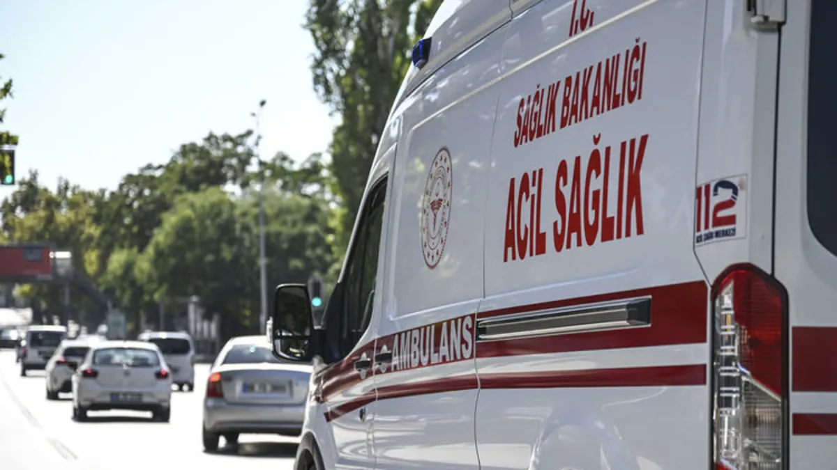 Uşak'ta devrilen kamyonda 2 kişi yaralandı