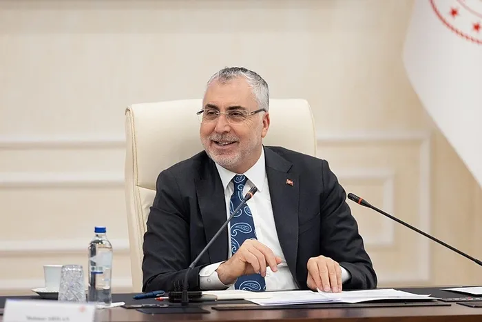 1749197495984.jpeg Çalışma ve Sosyal Güvenlik Bakanı Vedat Işıkhan (A Haber arşiv)