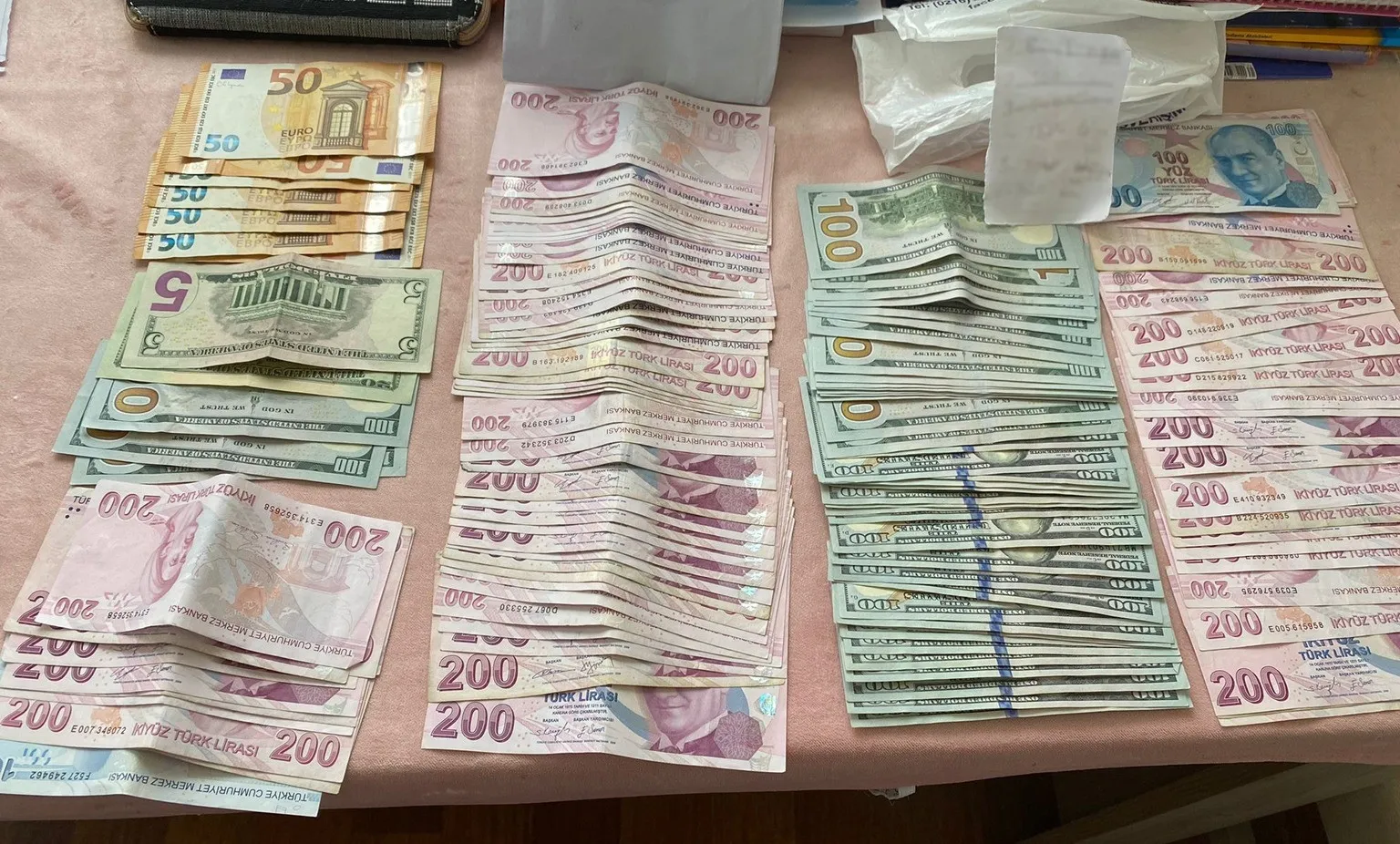 FETÖ'nün finansal yapılanmasına darbe! Kasa evi Başakşehir'de bulundu!