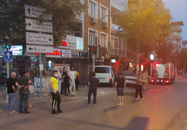 İzmir’de minibüsün otomobile çarptığı kazada 1 kişi öldü - 3
