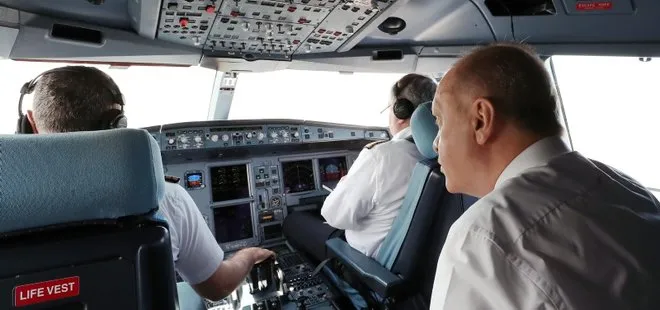Başkan Erdoğan Rize-Artvin Havalimanı’nı uçağın kokpitinden inceledi