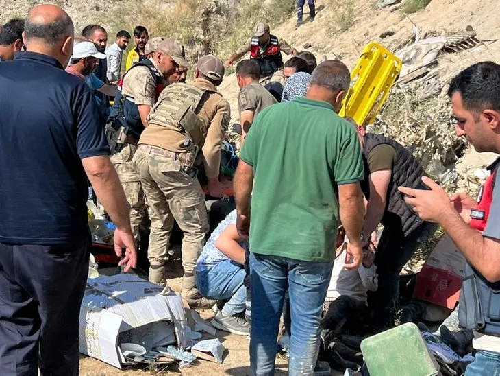 Kars'ta korkunç kaza! Yolcu otobüsü Karakurt Viyadüğü'nden aşağı uçtu! Ölü ve yaralılar var