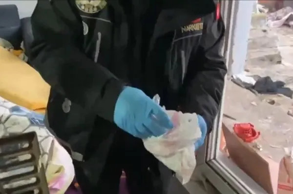 zehir-tacirlerine-gecit-yok-45-ilde-buyuk-operasyon-305-kisi-yakalandi-1705038658595.jpg Zehir tacirlerine geçit yok! 45 ilde büyük operasyon! 305 kişi yakalandı... - 3