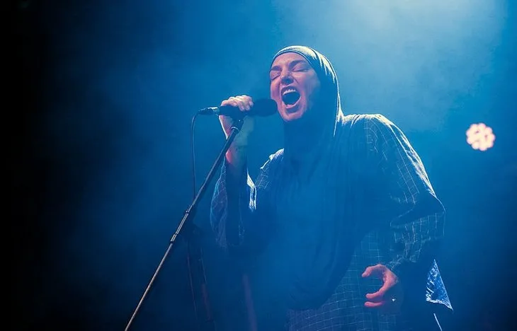 İrlandalı ünlü şarkıcı Sinead O’Connor vefat etti! 2018’de Müslüman olmuştu