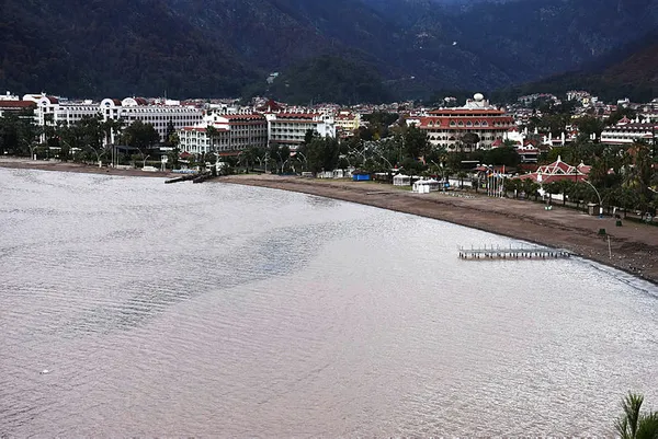 Sağanak yağmurlar Marmaris'i de vurdu! Kahverengi oldu... - 4