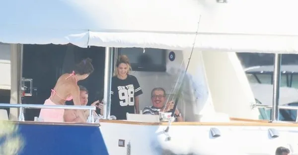 kemal-gulman-kimdir-kac-yasinda-ne-is-yapiyor-kemal-gulman-esi-feryal-gulman-kimdir-1636612879414.jpg Kemal Gülman kimdir, kaç yaşında, ne iş yapıyor? Kemal Gülman eşi Feryal Gülman kimdir? - 3