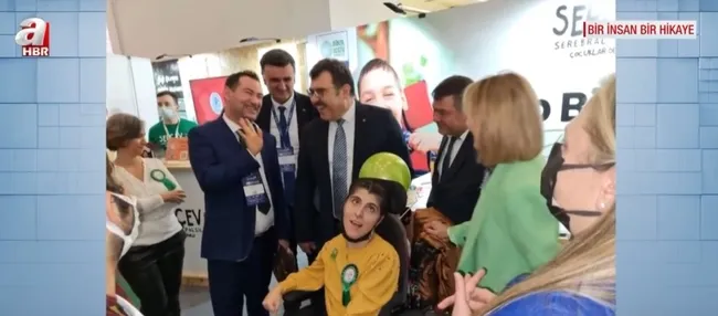 turkiyenin-ilk-uzay-muhendisi-beyin-felciyle-dogan-turgay-karakasin-basarilarla-dolu-hayati-a-haberde-1666002219523.jpg Türkiye’nin ilk uzay mühendisi! Beyin felciyle doğan Turgay Karakaş’ın başarılarla dolu hayatı A Haber’de - 4