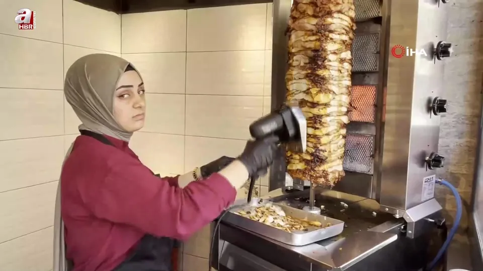 Asık suratla gelen şöhret: Suratsız Abla