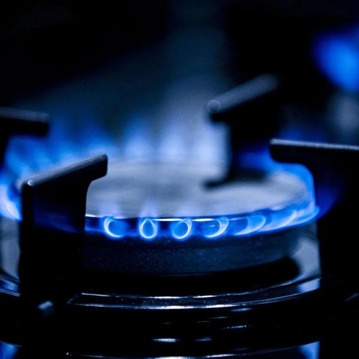 Avrupa için tehlike çanları çalıyor: İran Hürmüz’ü kapattı, doğal gaz fiyatları fırladı