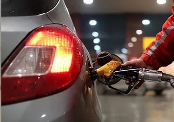 Benzin fiyatına 15 kuruş indirim geliyor